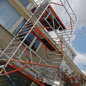 Steigerbouw met uitwijkconsole woonhuis schilderwerk Vught